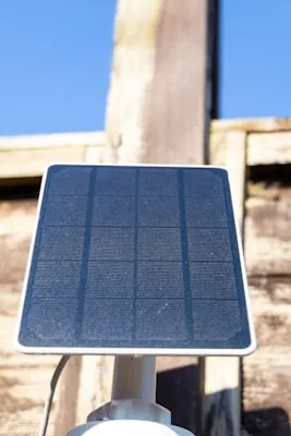 Smart home energy display showing bidirectional vehicle-to-home power flow
